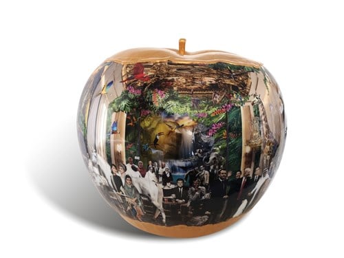 James Chiew - "Apple we are the world Gold" 0.43 x 0.43 cm - limited edition